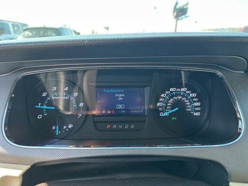 Used 2015 Ford Taurus SE image 6