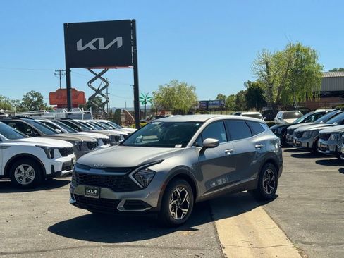 Certified 2025 Kia Sportage LX image 1
