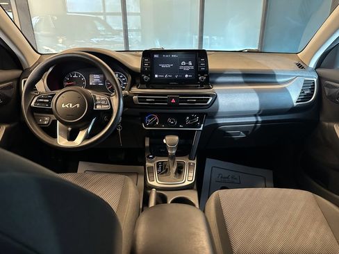 Used 2023 Kia Seltos LX AWD/4WD image 9