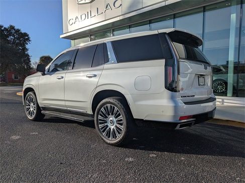 Used 2022 Cadillac Escalade Premium Luxury image 7