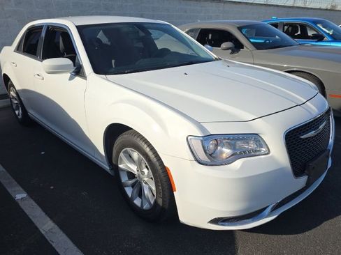 Used 2023 Chrysler 300 Touring image 4