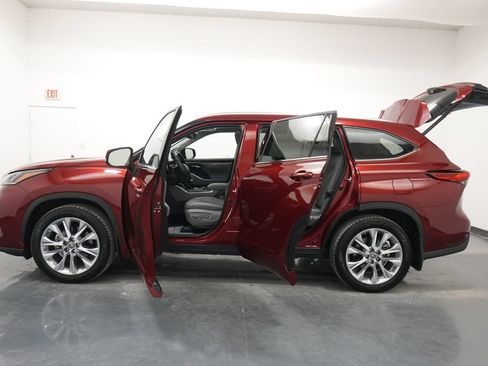 Used 2020 Toyota Highlander Limited AWD/4WD image 28
