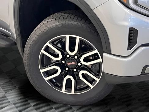 Used 2025 GMC Sierra 1500 AT4 w/ AT4 Premium Package AWD/4WD image 30