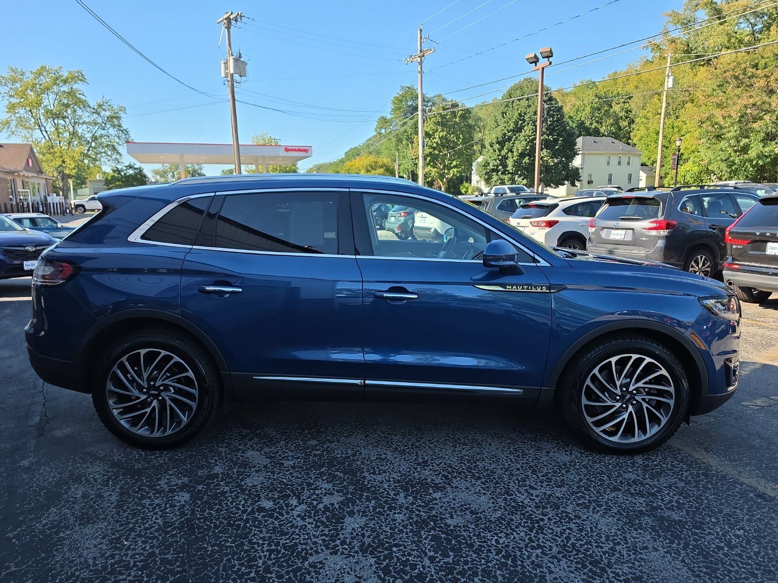 Used 2020 Lincoln Nautilus Reserve w/ Cargo Utility Package AWD/4WD image 4