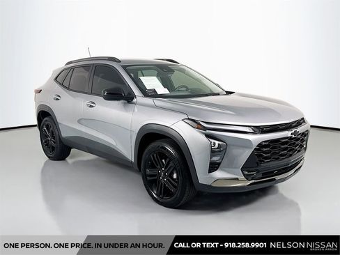 Used 2025 Chevrolet Trax ACTIV FWD image 3