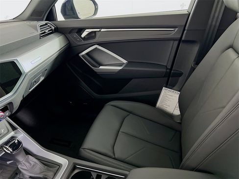 New 2025 Audi Q3 2.0T Premium image 23