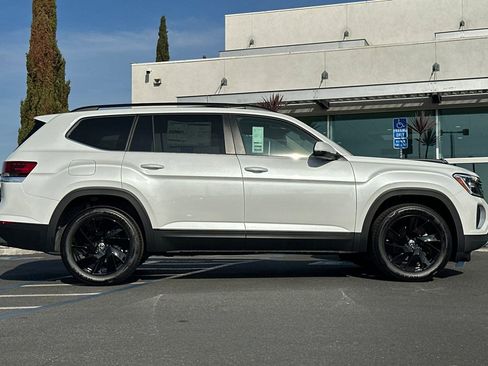 New 2026 Volkswagen Atlas SE FWD image 4