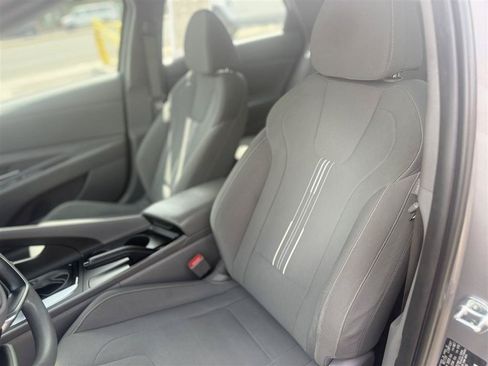 Used 2022 Hyundai Elantra SEL FWD image 15