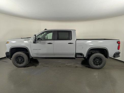 Used 2025 Chevrolet Silverado 2500 ZR2 w/ Technology Package image 5