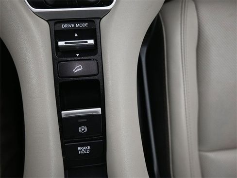 Certified 2024 Honda HR-V EX-L image 17