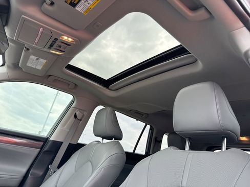 Used 2023 Toyota Highlander Limited image 16