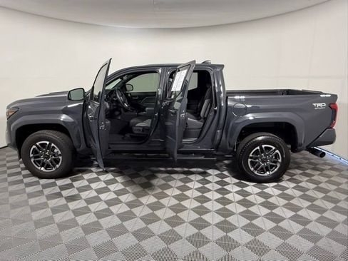 Used 2024 Toyota Tacoma TRD Sport image 4