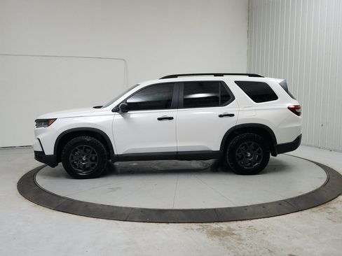 Used 2025 Honda Pilot TrailSport image 5