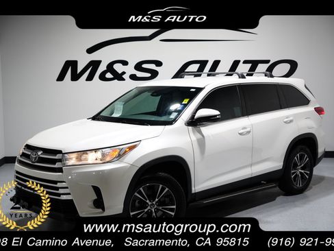 Used 2019 Toyota Highlander LE image 1