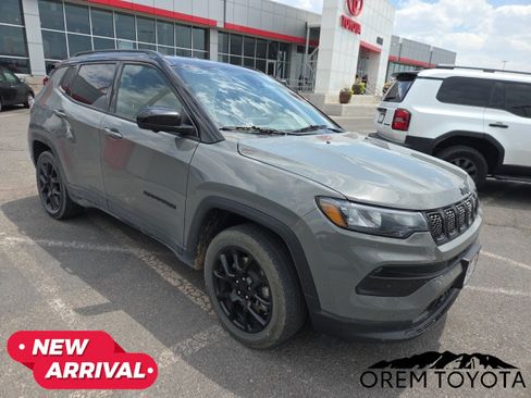 Used 2023 Jeep Compass Latitude w/ Convenience Group AWD/4WD image 11