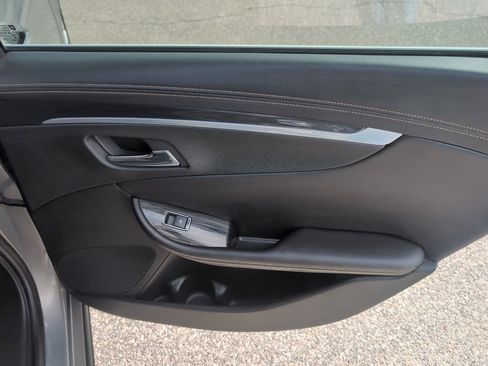 Used 2017 Chevrolet Impala LT FWD image 17