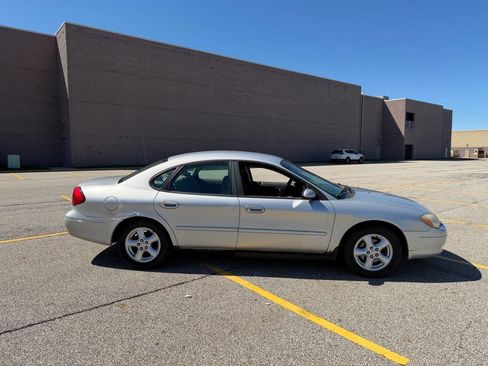 Used 2003 Ford Taurus SE image 5