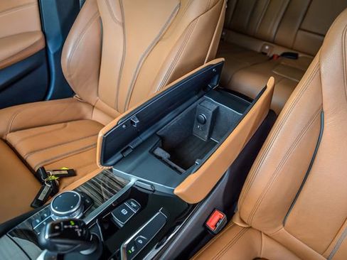 Used 2018 BMW 540i w/ Premium Package RWD image 34