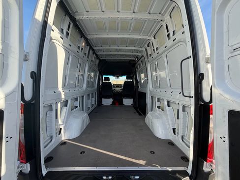 Used 2025 Mercedes-Benz Sprinter 2500 image 12