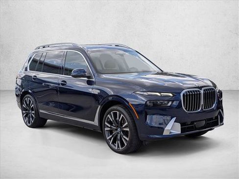 Used 2023 BMW X7 xDrive40i w/ Premium Package AWD/4WD image 3
