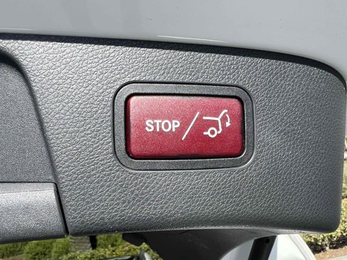 Used 2019 Mercedes-Benz GLA 250 4MATIC w/ Premium Package image 11