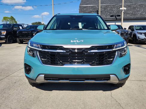 Used 2025 Kia Seltos EX image 2
