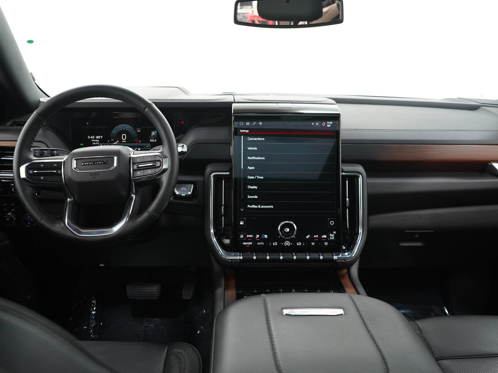 Used 2025 GMC Yukon Denali w/ Sun & Power Step Package AWD/4WD image 19