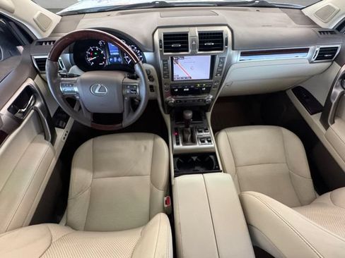 Used 2017 Lexus GX 460 Luxury w/ Preferred Accessory Package AWD/4WD image 20