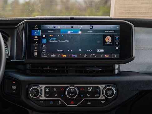 Used 2024 Jeep Wrangler Unlimited w/ Convenience Group image 34