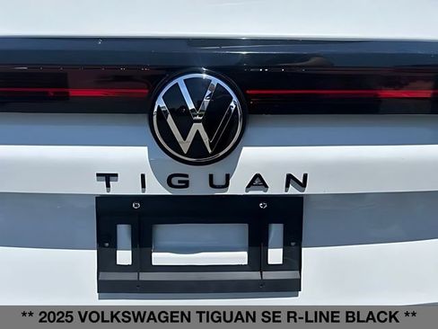 Used 2025 Volkswagen Tiguan SE R-Line AWD/4WD image 14