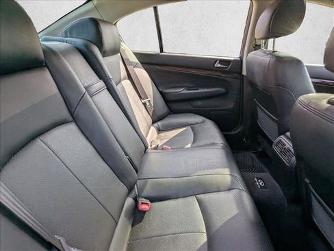 Used 2011 INFINITI G37 Journey w/ Premium Pkg image 18