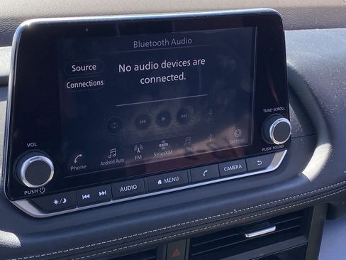 Used 2023 Nissan Rogue SV image 9