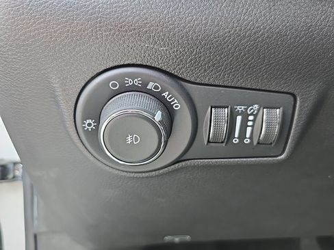 Used 2025 Jeep Compass Trailhawk AWD/4WD image 16