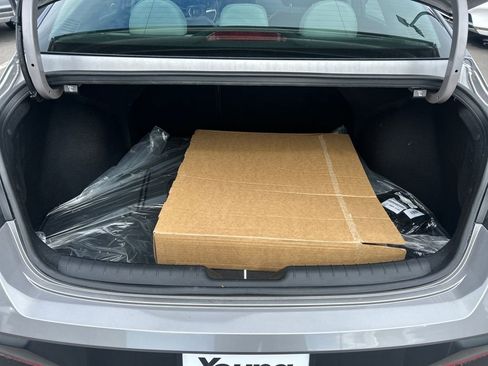 Used 2025 Hyundai Elantra Limited image 27