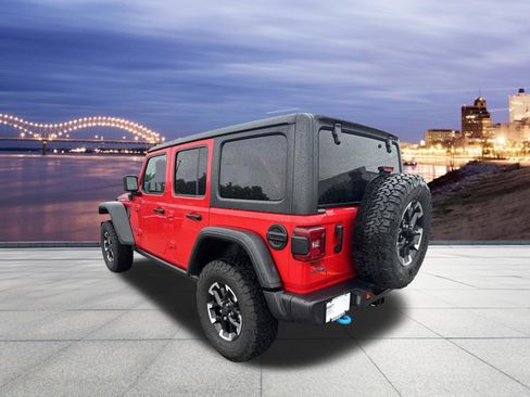 Used 2025 Jeep Wrangler Unlimited Rubicon 4xe w/ Convenience Group AWD/4WD image 3