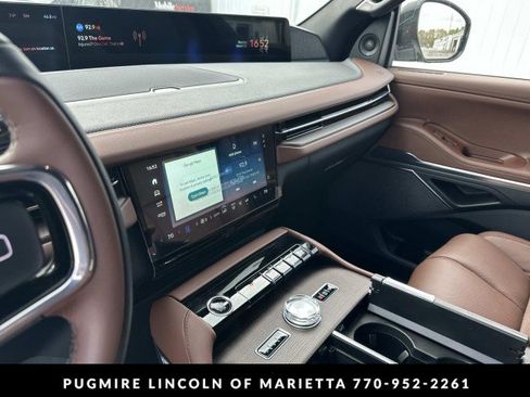 New 2026 Lincoln Navigator Reserve image 21