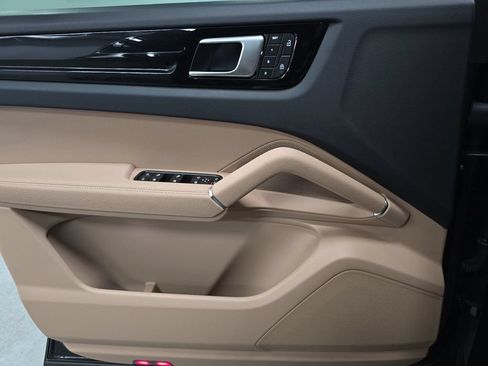 Certified 2023 Porsche Cayenne AWD/4WD image 23