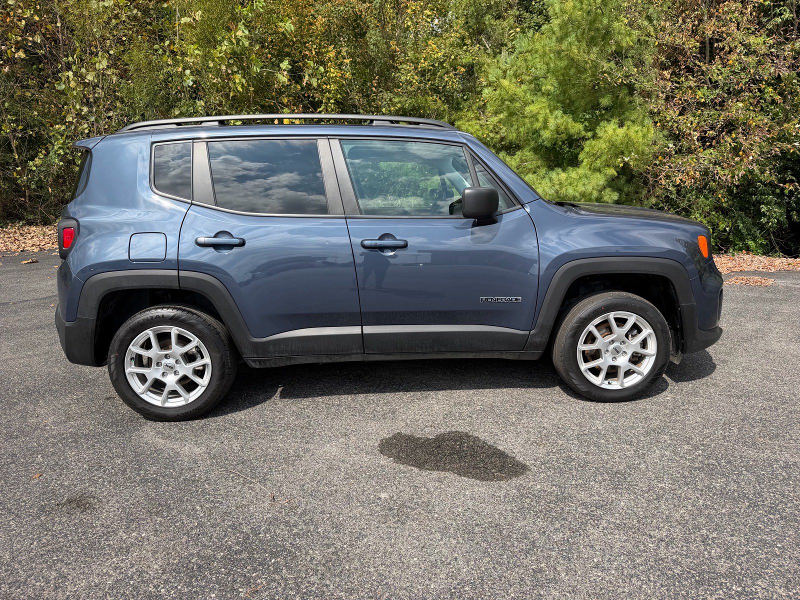 Used 2022 Jeep Renegade Latitude w/ Convenience Group AWD/4WD image 17