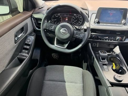 Used 2023 Nissan Rogue SV AWD/4WD image 10