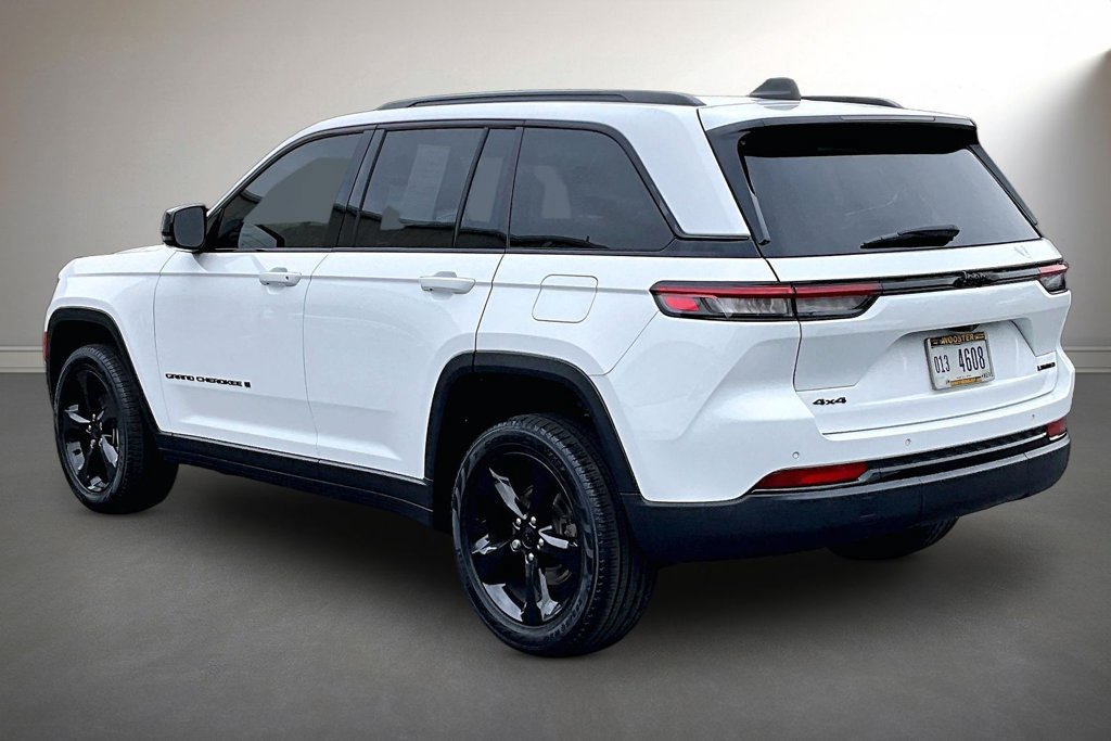 Used 2023 Jeep Grand Cherokee Limited w/ Black Appearance Package AWD/4WD image 4