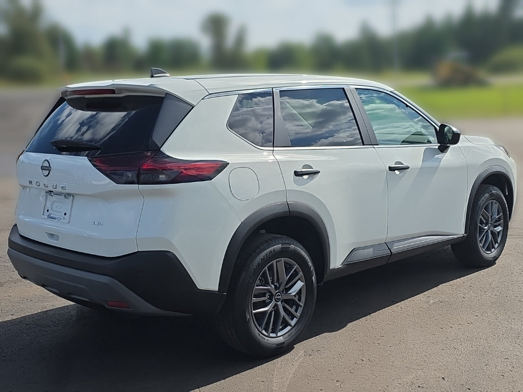 Used 2023 Nissan Rogue S AWD/4WD image 7