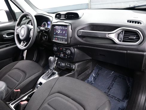 Used 2022 Jeep Renegade Latitude AWD/4WD image 16