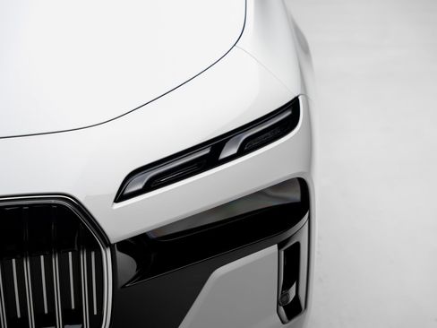 Used 2026 BMW 740i RWD image 11