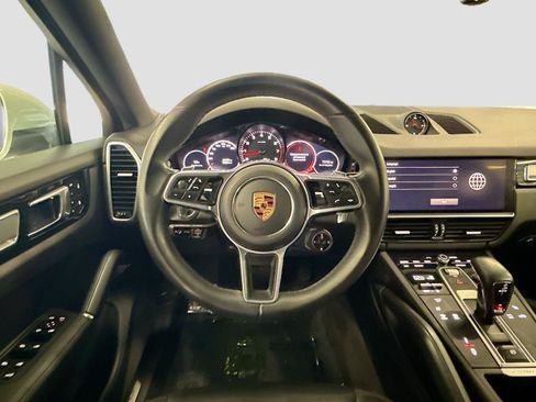 Used 2023 Porsche Cayenne Platinum Edition AWD/4WD image 11