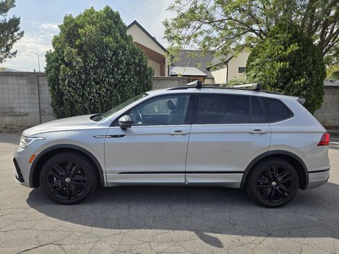 Used 2022 Volkswagen Tiguan SE R-Line image 2