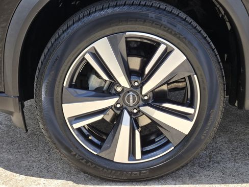 Used 2024 Nissan Rogue SL FWD image 12