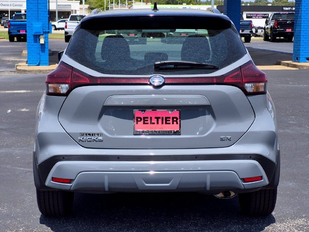 Used 2021 Nissan Kicks SR FWD image 5
