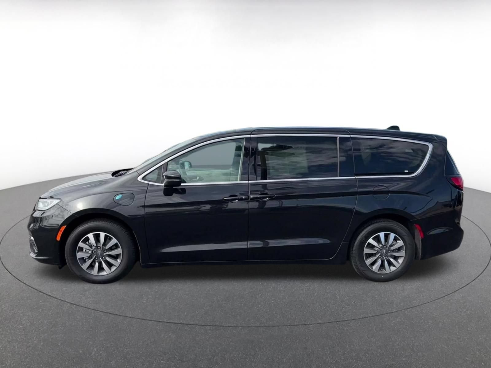 Used 2023 Chrysler Pacifica Touring-L FWD image 8