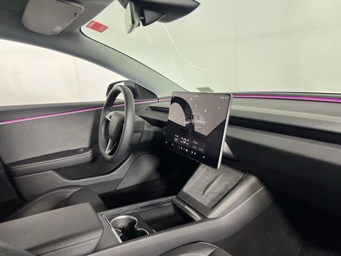 Used 2024 Tesla Model 3 Standard Range image 31