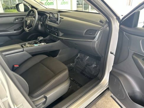 Used 2024 Nissan Rogue S FWD image 23